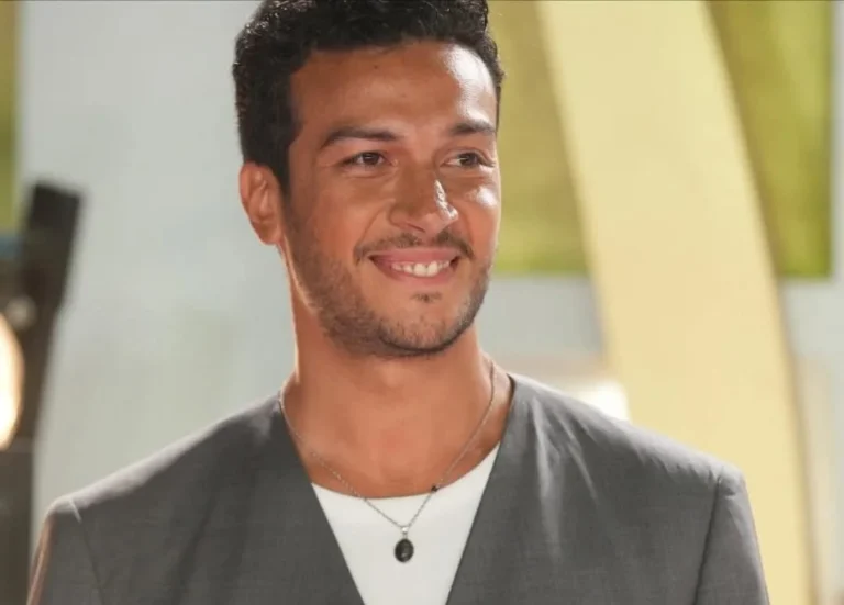 أحمد عبدالوهاب يروج لمسرحية "الساحل الشرير"