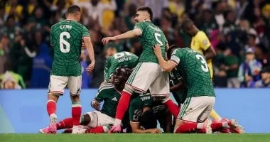 تأخير مباراة المكسيك وإنجلترا 60 دقيقة بسبب العواصف