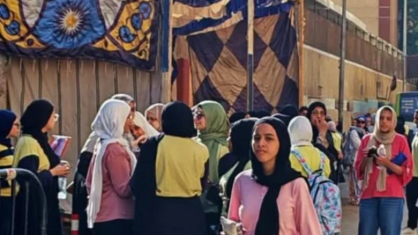 تباين آراء طلاب الثانوية في أسوان بشأن الامتحان وقوافل طبية مجانية