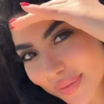 كارولين عزمي تتألق في إطلالة حمراء جذابة