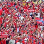 احتفال ولي عهد النرويج بتأهل منتخب بلاده للمونديال