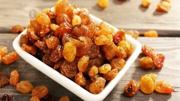 فوائد الزبيب الصحية عند تناوله يوميًا