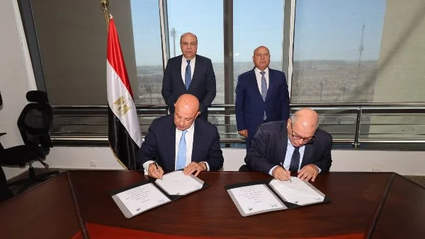 توقيع بروتوكول لرفع كفاءة الممرات والطرق بالمطارات