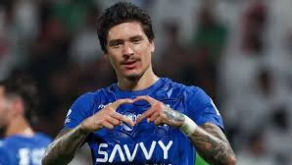 مهاجم الهلال السعودي مرشح لقيادة هجوم برشلونة