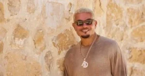 عمرو دياب يتصدر "أنغامي" بألبومه الجديد "حبيتك"