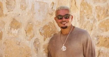 عمرو دياب يتصدر "أنغامي" بألبومه الجديد "حبيتك"