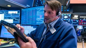 تراجع مؤشر S&P 500 مع ترقب المستثمرين لمستويات المخاطر الأساسية