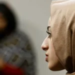 من يحق للمرأة أن تكشف عن وجهها أمامهم؟