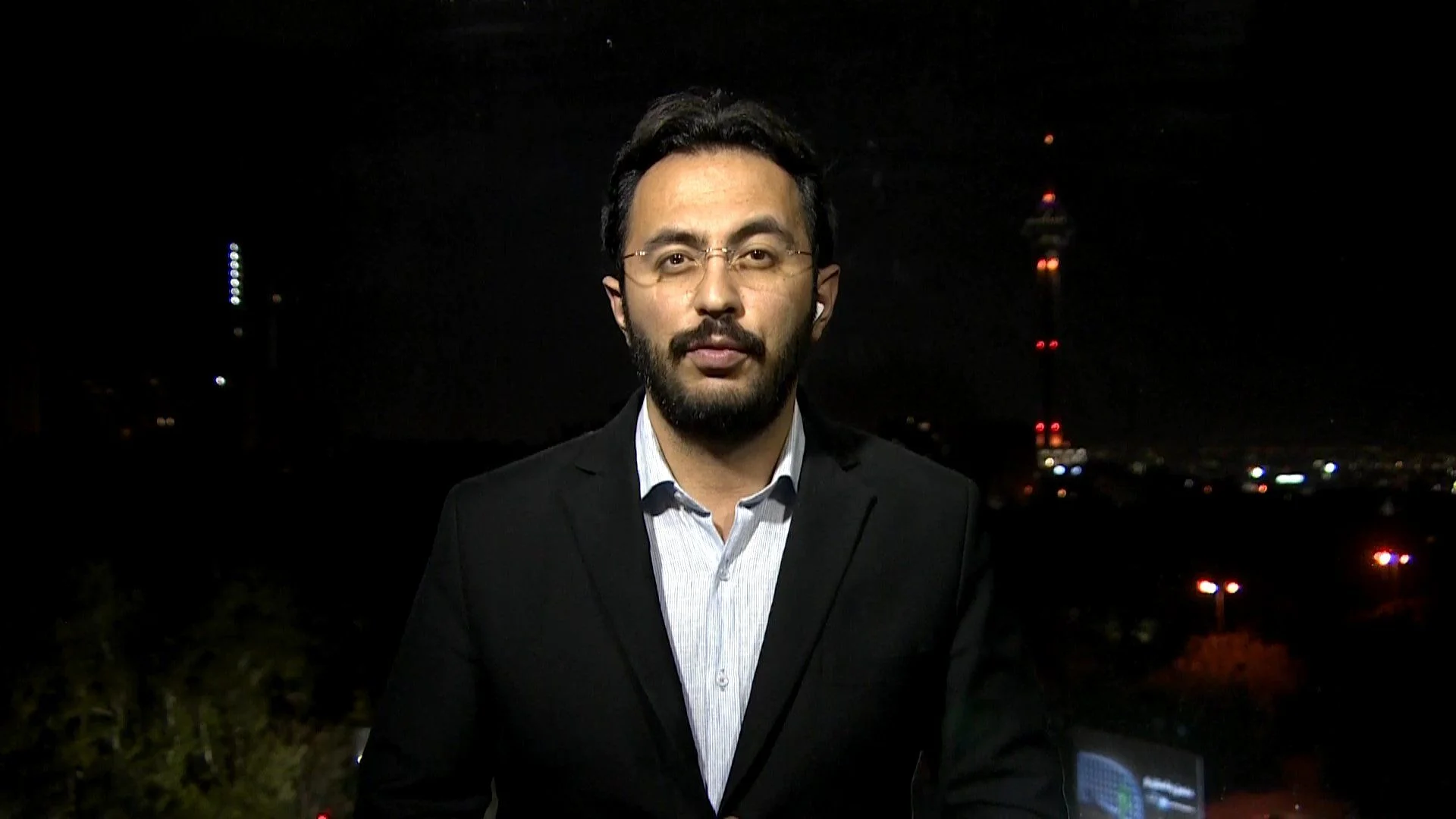 الضربات الأمريكية مستمرة وإيران تحذر من تصعيد في الخليج