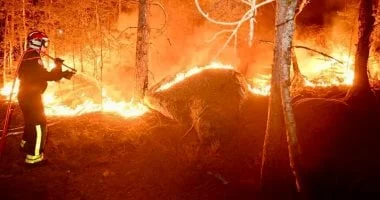 ماكرون يوجه الجيش لدعم مكافحة الحرائق في فرنسا