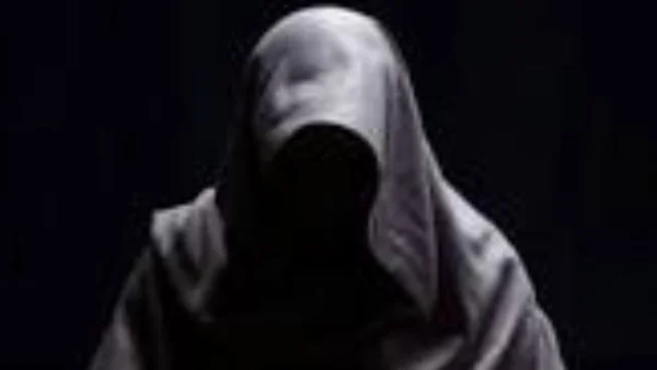 هل النوم عارياً يجلب الجن العاشق؟