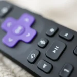 برمجة جهاز التحكم عن بُعد Roku للتحكم في التلفاز صوتياً