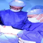 عملية جراحية متميزة تعيد الحركة لطفل في سوهاج