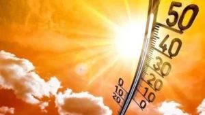تحذيرات من ارتفاع درجات الحرارة وأمواج البحر العالية