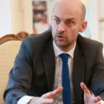 وزير خارجية فرنسا: كارثة الحرائق تؤكد أولوية مكافحة المناخ