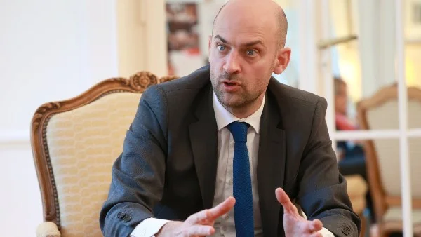وزير خارجية فرنسا: كارثة الحرائق تؤكد أولوية مكافحة المناخ
