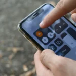 هل وضع الطائرة يزيد سرعة شحن الهاتف حقاً؟