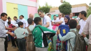 مبادرة "اسمعونا": توزيع 10 آلاف شنطة مدرسية للأطفال