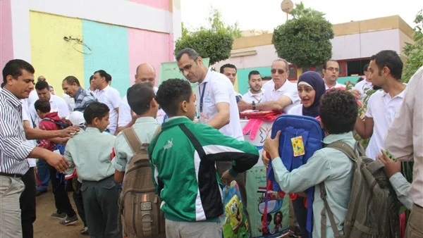 مبادرة "اسمعونا": توزيع 10 آلاف شنطة مدرسية للأطفال