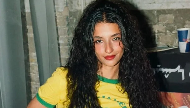 أميرة أديب تقود فريق كرة قدم نسائية في "رحلة طاهر المصري"