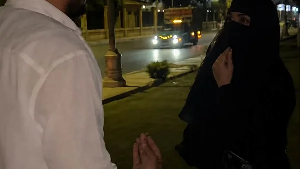 فيديو خيانة زوج في الشارع يثير ضجة على السوشيال ميديا