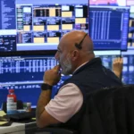 شراء المزيد من الأسهم الصناعية والشركات المصنعة للرقائق