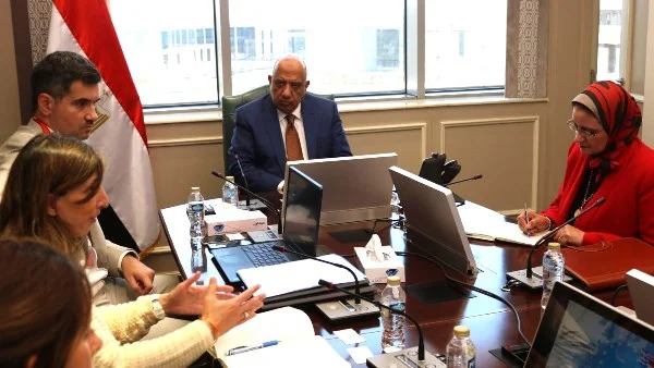 وزير الكهرباء يتابع مشروع الربط الكهربائي مع اليونان