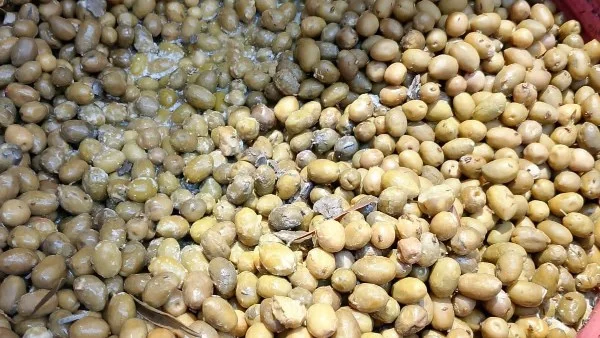 ضبط 33 طن مخللات غير صالحة للاستهلاك بالمنوفية