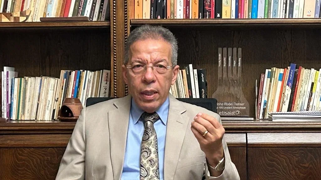 نقيب الأطباء يطالب بوقف قبول طلاب في كليات الطب المخالفة