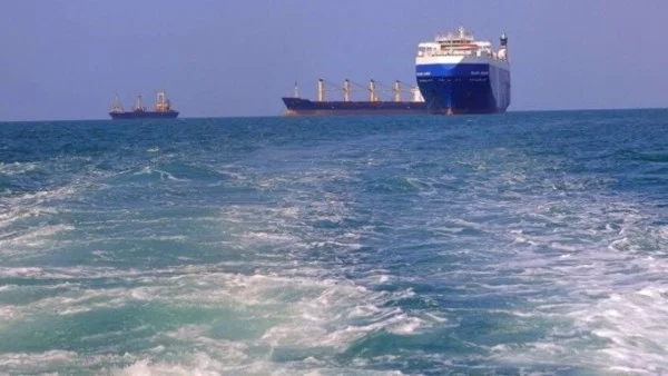 الحوثيون يستغلون باب المندب للضغط على الملاحة الدولية