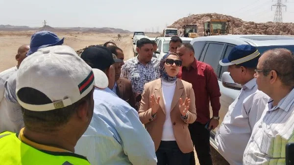 رصف طريق الخارجة/ الداخلة وتطوير منطقة أبو طرطور