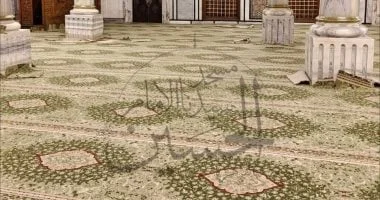 الفرش الجديد لمسجد الإمام الحسين في حُلة خضراء