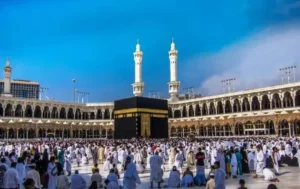 حماية المعتمرين من الإعلانات المضللة للعمرة