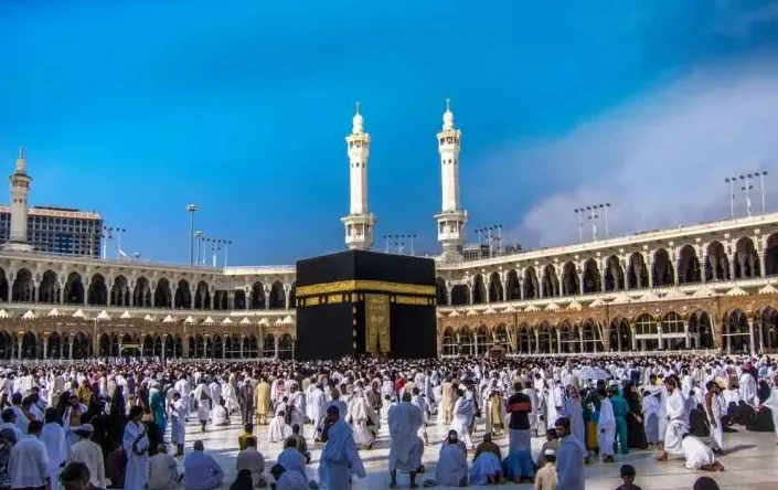 حماية المعتمرين من الإعلانات المضللة للعمرة