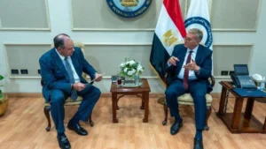 وزير البترول يبحث مع أباتشي خطط الاستكشاف في الصحراء الغربية