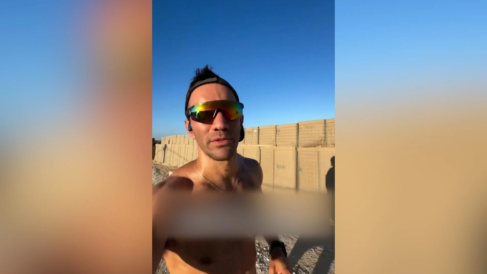 جندي إسرائيلي يركض ماراثون حول نقطة عسكرية في غزة