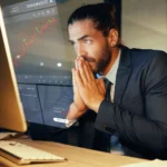 مقارنة بين VUG و VTI: أيهما أفضل للاستثمار في الأسهم النامية؟