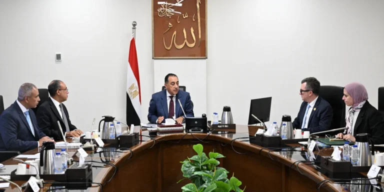 متابعة تمويلات المشروعات التنموية