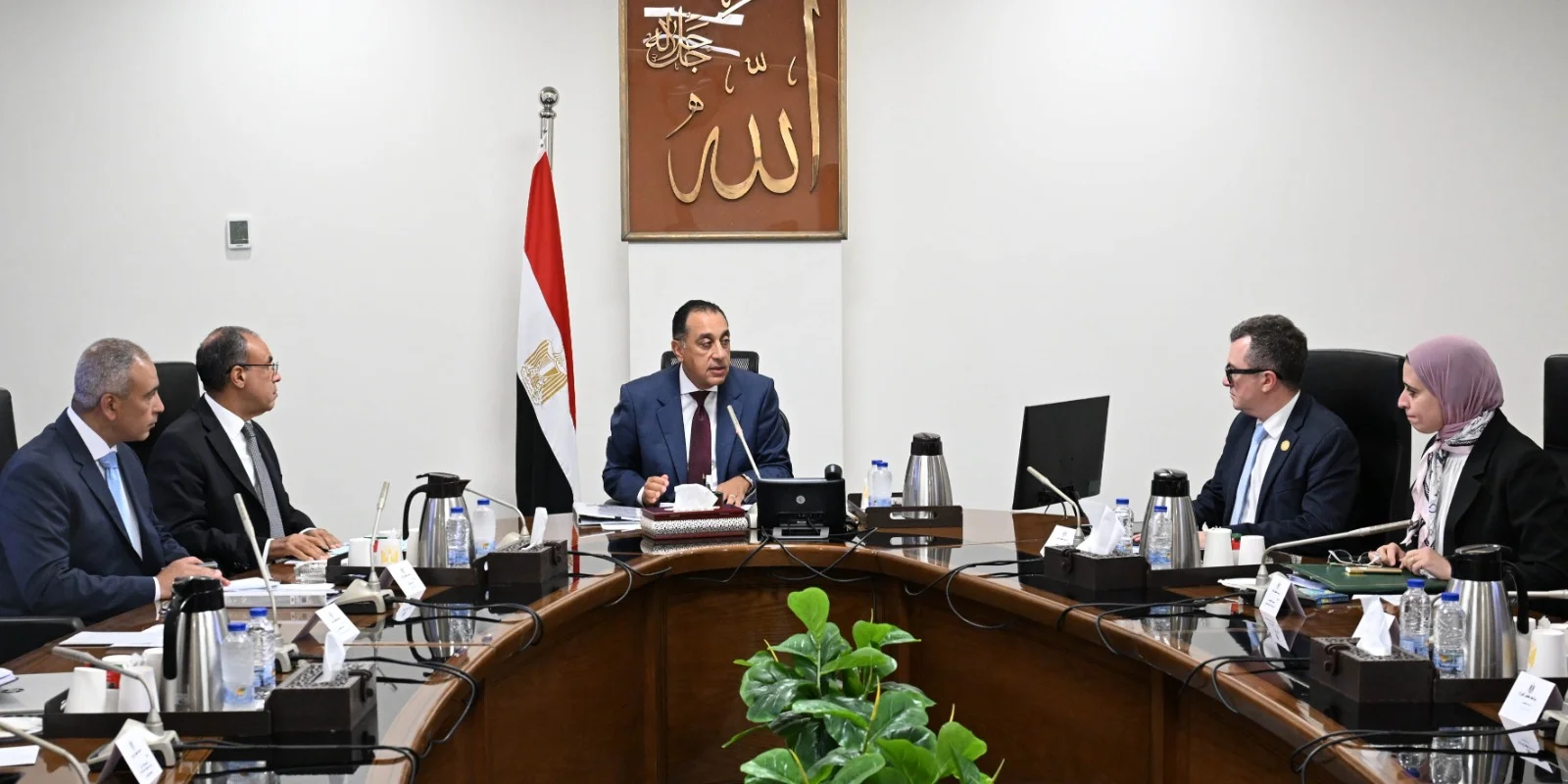 متابعة تمويلات المشروعات التنموية