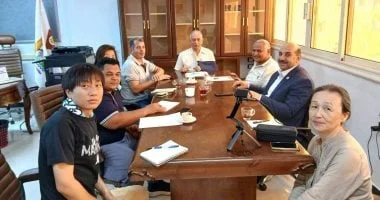 رئيس مركز الداخلة يناقش إدارة موارد المياه والأراضي