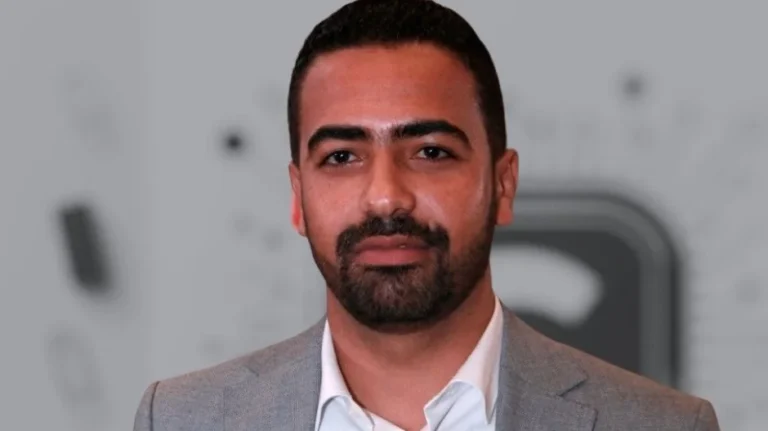 من تشويش البيانات إلى غرور العقل