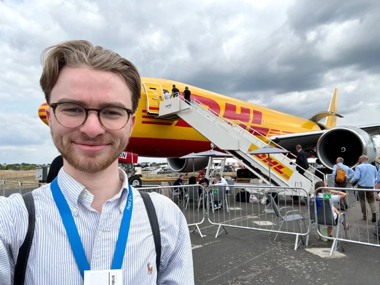 الحياة في منطقة استراحة طاقم طائرة DHL بوينغ 777