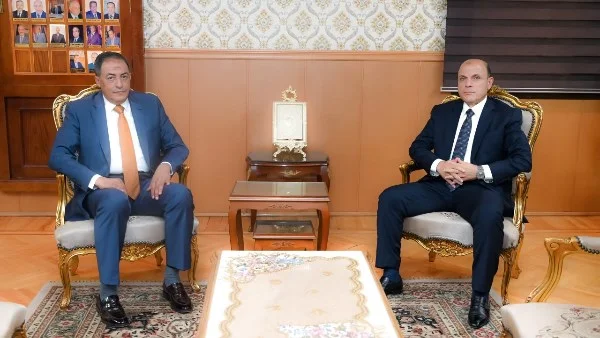 تهنئة محافظ الغربية للواء رشاد فاروق في منصبه الجديد