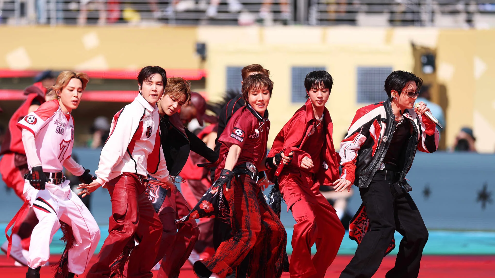 تراجع حاد في أسهم شركة هايبي بسبب نجاح حفلات BTS