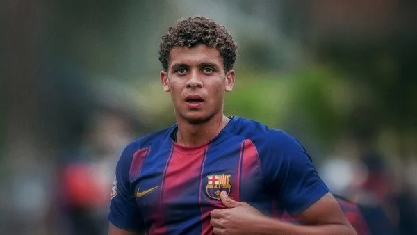هانز فليك يراهن على مواهب لاماسيا في برشلونة