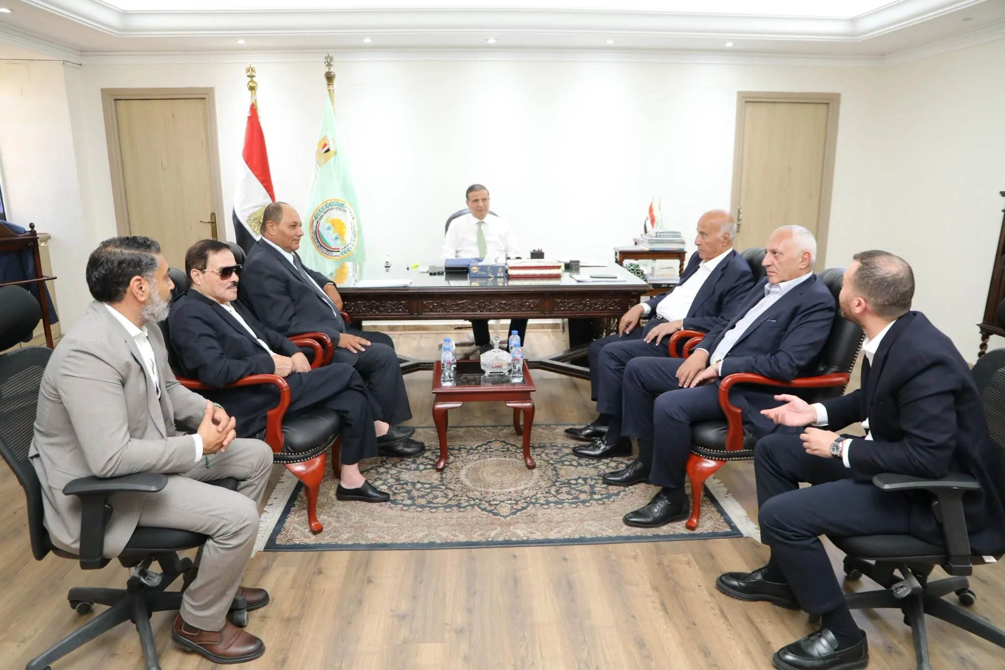 وزير الزراعة يناقش سبل دعم صناعة الدواجن في مصر