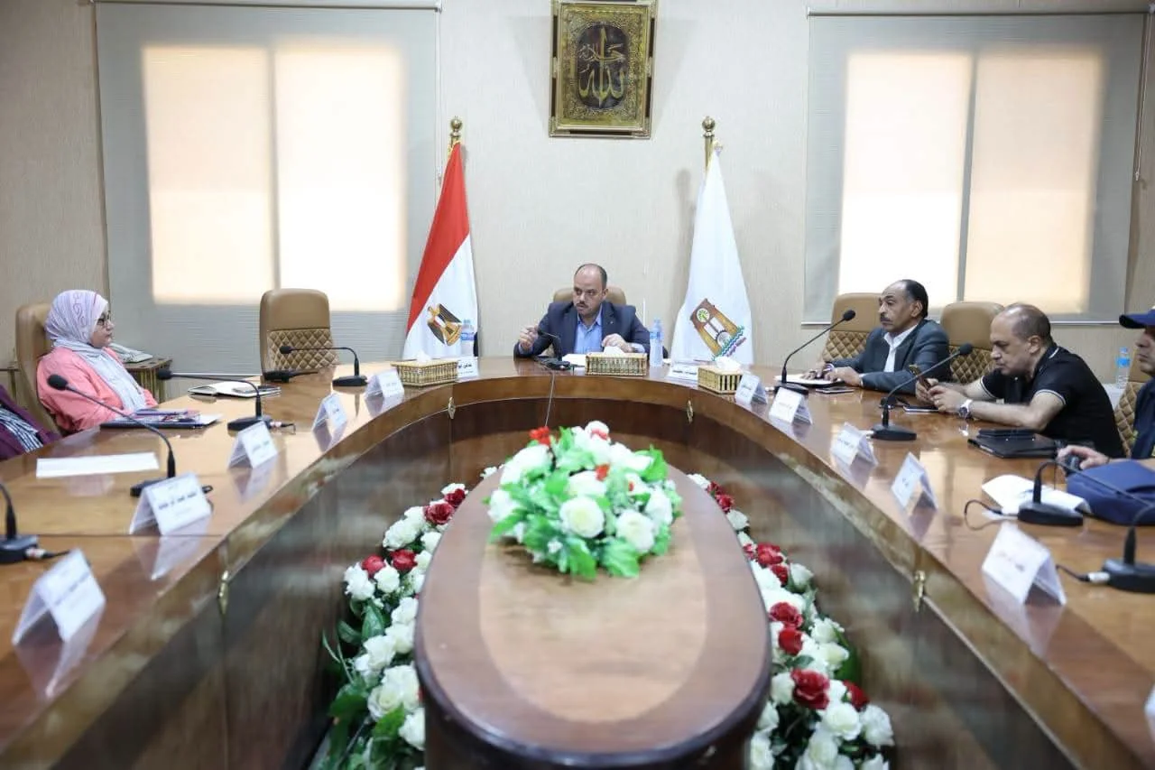 متابعة المشروعات الخدمية في "حياة كريمة" بالفرافرة