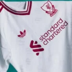 ليفربول يكشف عن القميص الاحتياطي لموسم 2026-2027