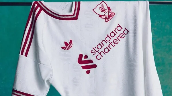 ليفربول يكشف عن القميص الاحتياطي لموسم 2026-2027