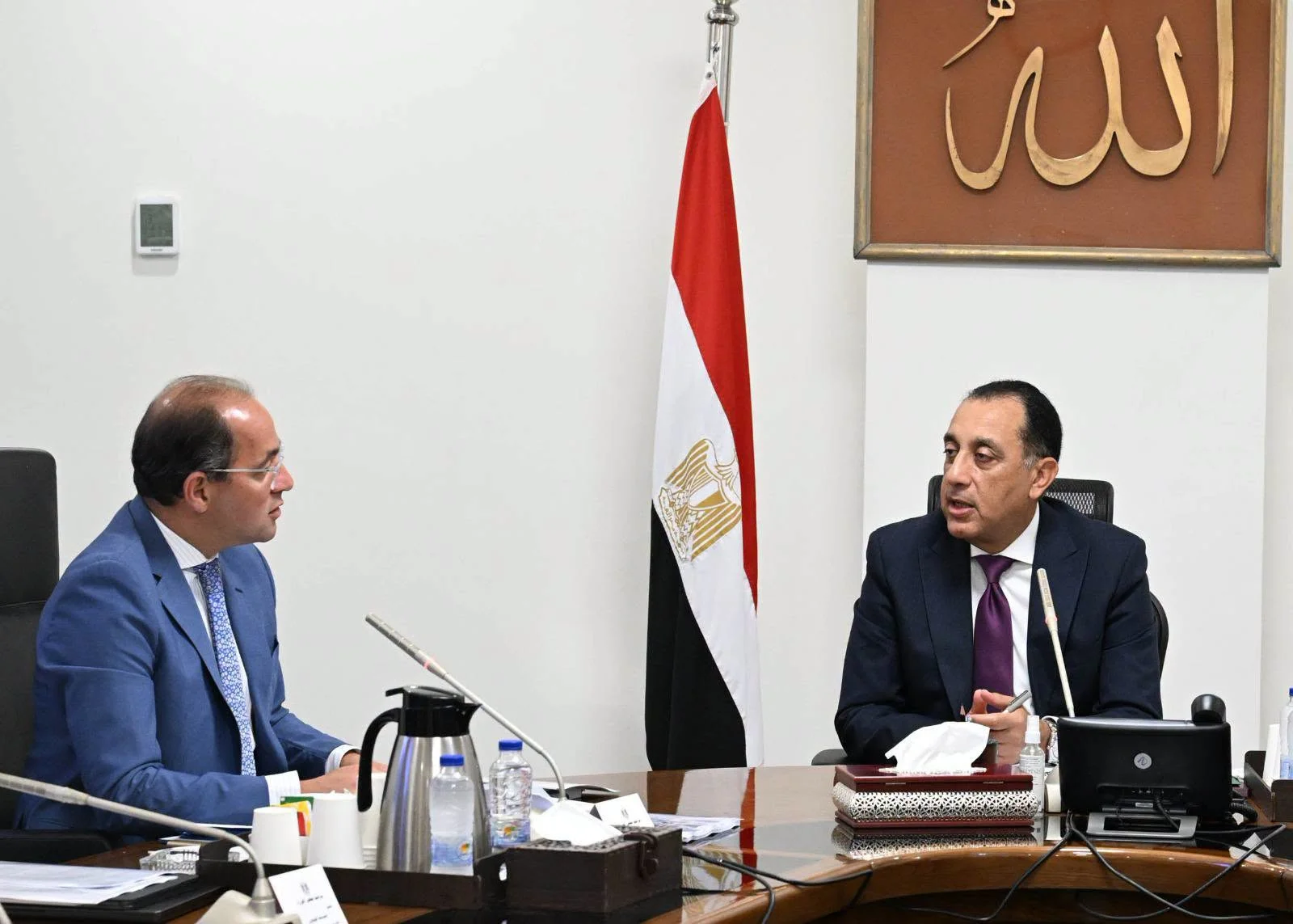 متابعة رئيس الوزراء مع وزير المالية لملفات العمل